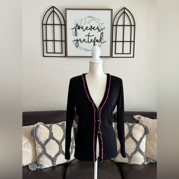 Exclusively Misook Black & Pink Ruffle 3 Button Closure Cardigan Size S Classic - Picture 11 of 13